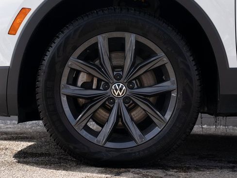 Used 2022 Volkswagen Tiguan SE image 12