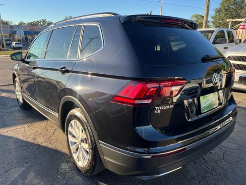 Used 2018 Volkswagen Tiguan SE w/ Panoramic Sunroof Package FWD image 6