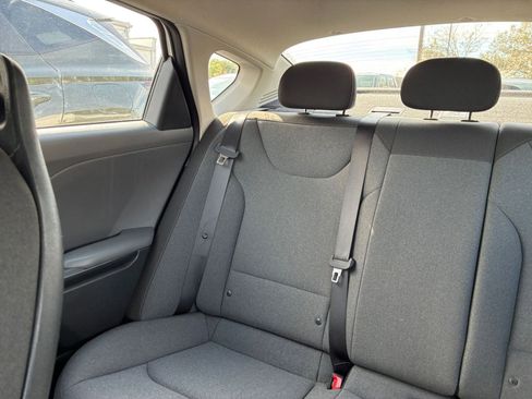 Used 2025 Kia K4 LXS image 41