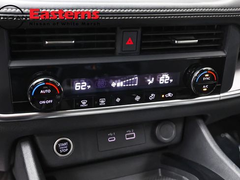 Used 2023 Nissan Rogue SV AWD/4WD image 19