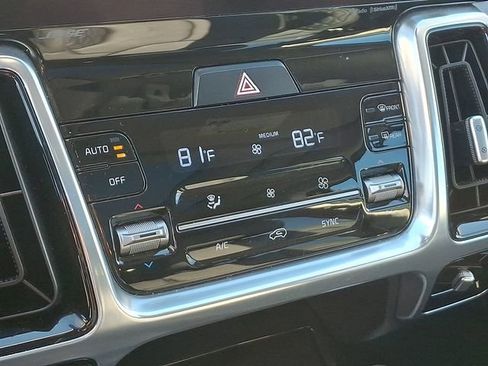 Used 2022 Kia Sorento SX Prestige image 22