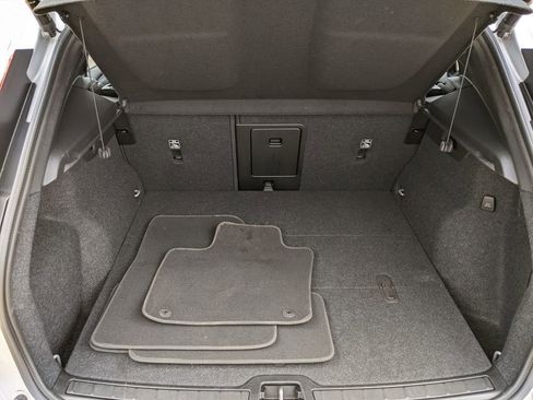 Certified 2025 Volvo XC40 B5 Plus image 26