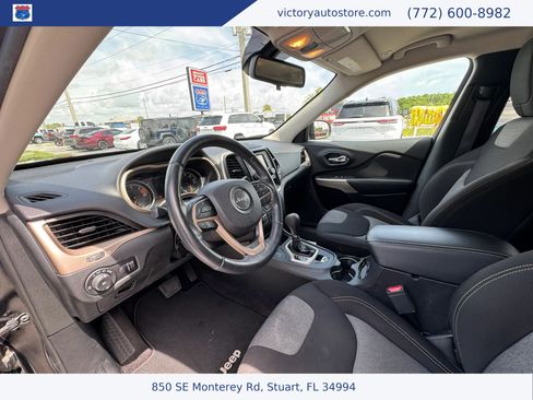 Used 2018 Jeep Cherokee Latitude w/ Altitude Package AWD/4WD image 23