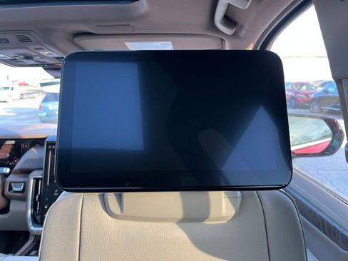 Used 2025 GMC Yukon Denali w/ Denali Reserve Package image 27