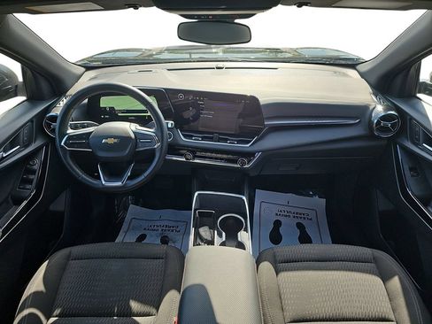 Used 2025 Chevrolet Equinox LT FWD image 13