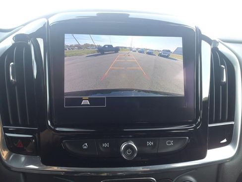 Used 2022 Chevrolet Traverse LT image 18