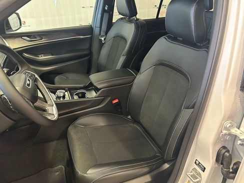 New 2026 Jeep Grand Cherokee Altitude AWD/4WD image 8