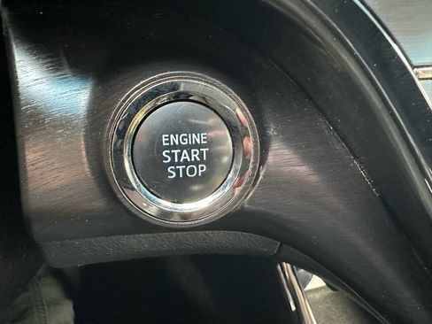 Used 2018 Toyota Avalon XLE image 17