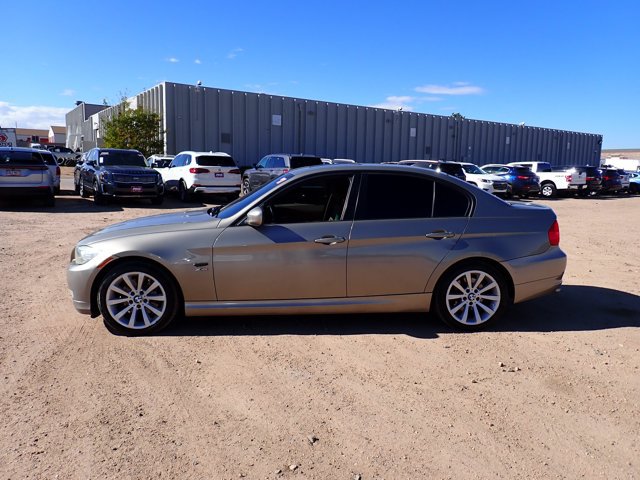 Used 2011 BMW 328i xDrive Sedan AWD/4WD image 2