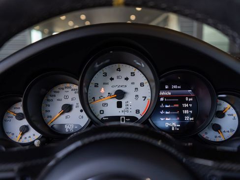Certified 2018 Porsche 911 GT2 RS RWD image 18