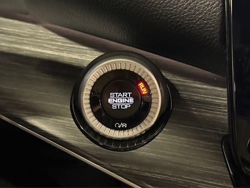 Used 2024 Jeep Wagoneer Series II w/ Flexible Seating Group image 36