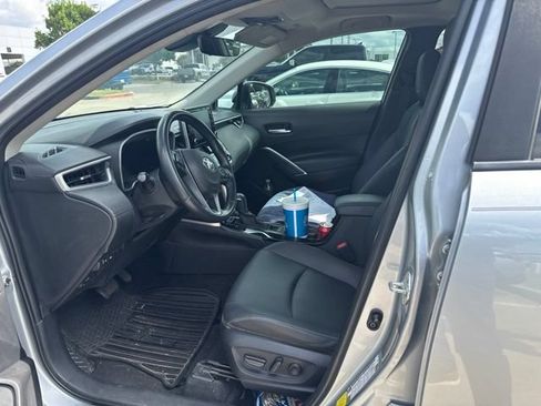 Used 2022 Toyota Corolla Cross XLE w/ Convenience Package FWD image 4