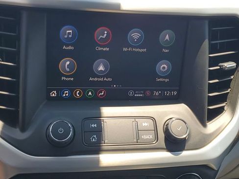 Used 2022 GMC Acadia SLT w/ Preferred Package FWD image 16