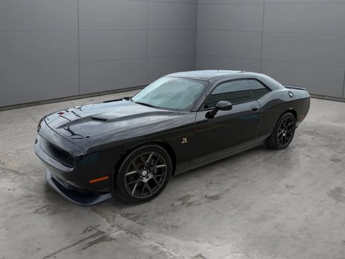 Used 2016 Dodge Challenger R/T Scat Pack w/ Leather Interior Group RWD image 6