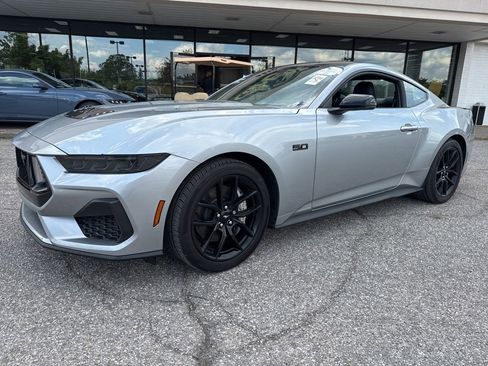 Used 2025 Ford Mustang GT Premium RWD image 5