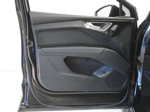 Used 2023 Audi Q4 e-tron Prestige image 16