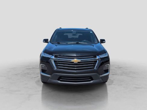 Used 2022 Chevrolet Traverse LT w/ LT Premium Package AWD/4WD image 2