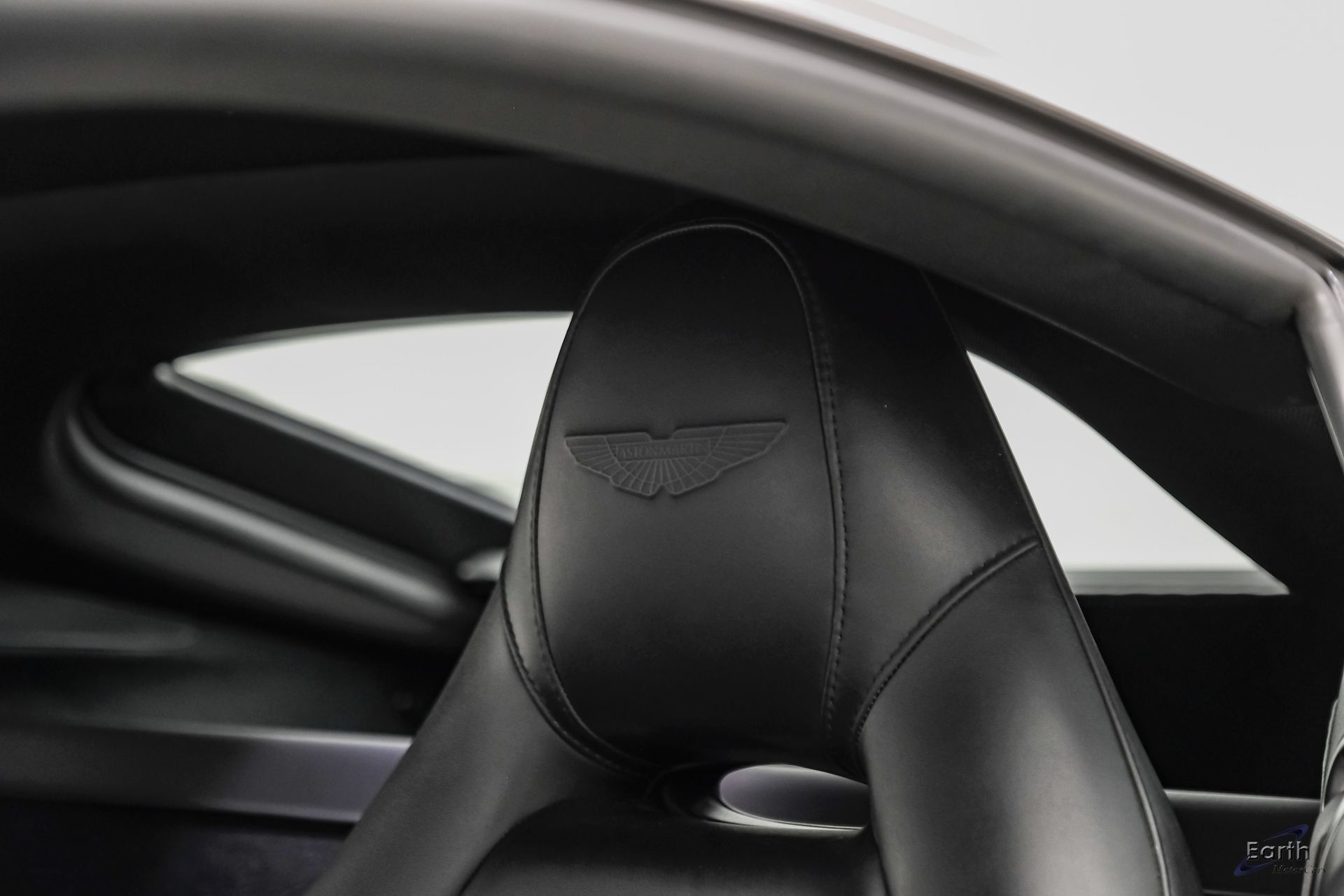 Used 2022 Aston Martin V8 Vantage Coupe RWD image 45