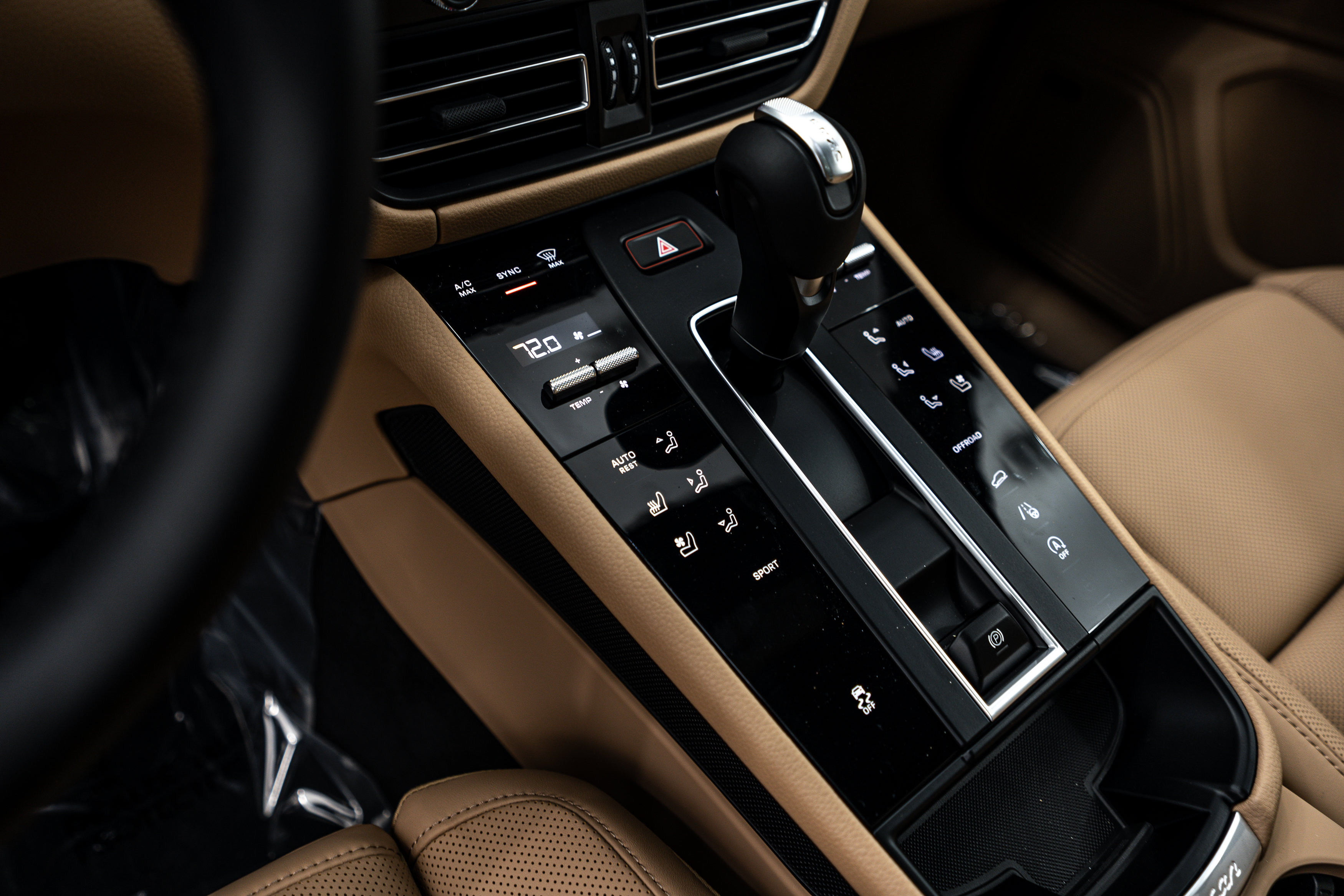 Certified 2026 Porsche Macan AWD/4WD image 12
