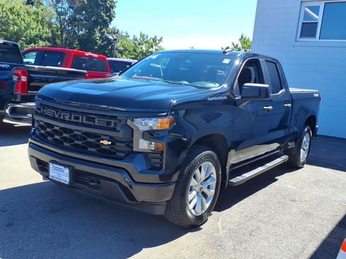 Used 2023 Chevrolet Silverado 1500 Custom AWD/4WD image 3