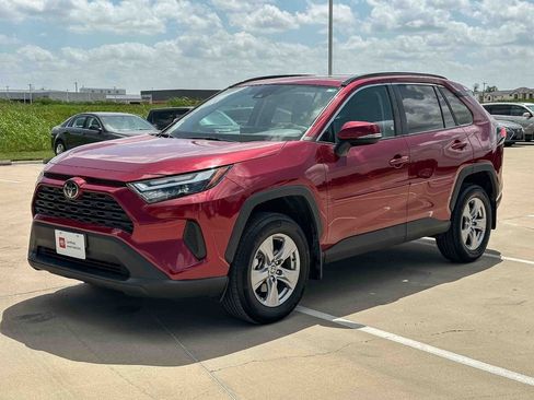 Used 2024 Toyota RAV4 XLE w/ Convenience Package FWD image 7