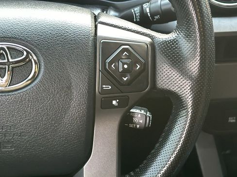 Used 2016 Toyota Tacoma TRD Sport w/ Towing Package image 31