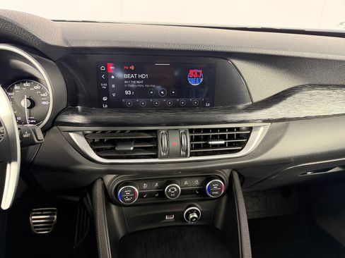 Used 2023 Alfa Romeo Stelvio Sprint RWD image 30