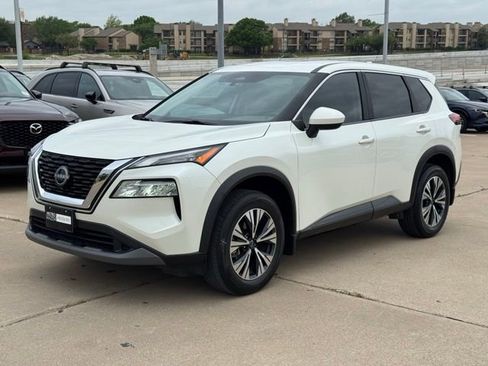 Used 2023 Nissan Rogue SV image 3