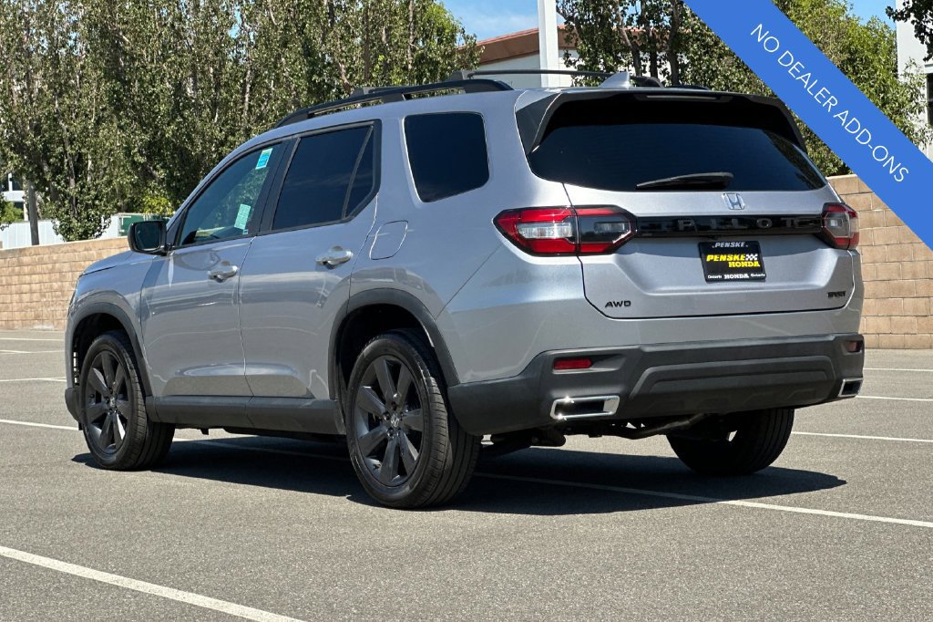 Used 2025 Honda Pilot Sport image 6