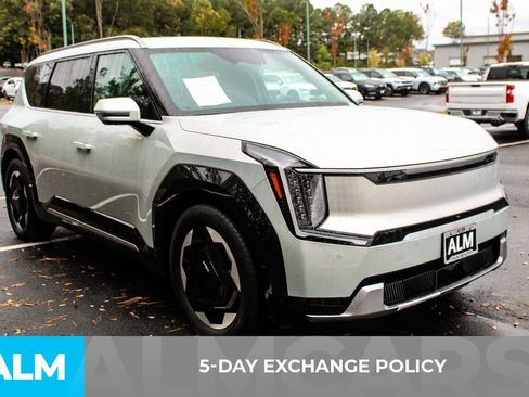 Used 2024 Kia EV9 Land image 4