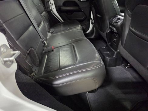 Used 2018 Jeep Wrangler Unlimited Sahara AWD/4WD image 18