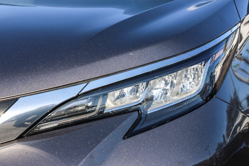 Certified 2023 Toyota Sienna LE w/ LE Plus Package FWD image 19