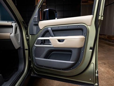 Used 2020 Land Rover Defender 110 HSE image 32