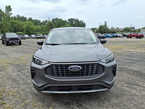 Used 2024 Ford Escape Active AWD/4WD image 2