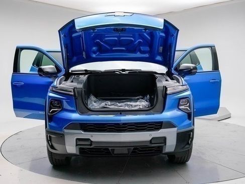 New 2025 Chevrolet Silverado EV LT image 16