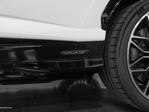 Used 2025 Lamborghini Urus SE image 8