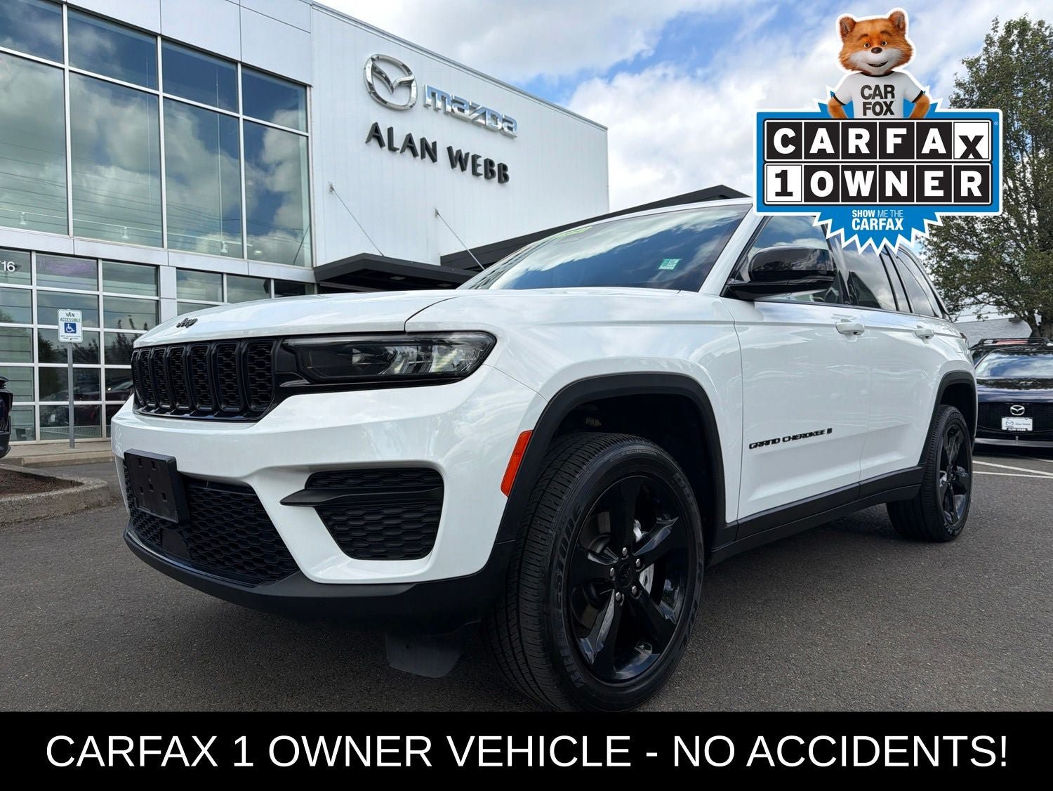 Used 2023 Jeep Grand Cherokee Altitude AWD/4WD image 1