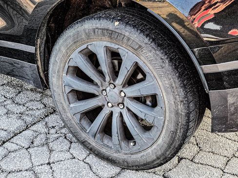 Used 2018 Land Rover Range Rover Velar R-Dynamic SE image 7