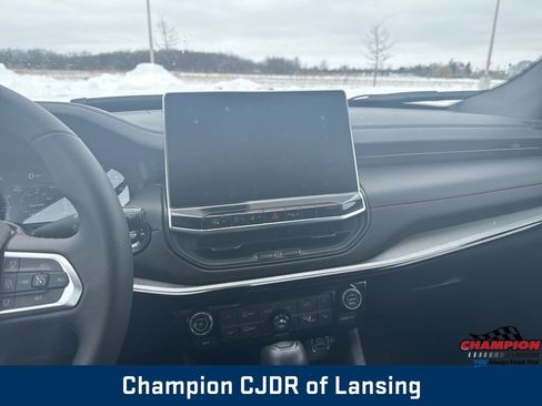 Used 2025 Jeep Compass Trailhawk image 27