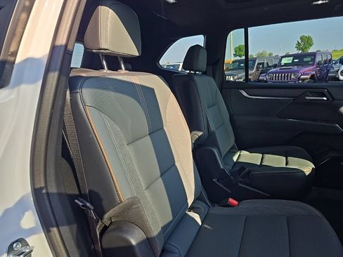 Used 2026 GMC Acadia AT4 w/ Luxury Package AWD/4WD image 88