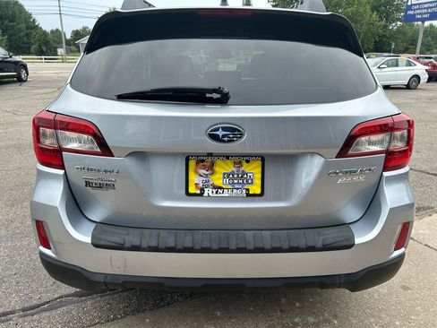Used 2017 Subaru Outback 2.5i Premium AWD/4WD image 3