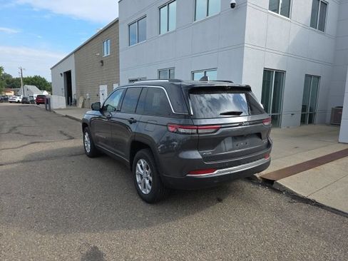 Used 2023 Jeep Grand Cherokee Limited w/ Luxury Tech Group II AWD/4WD image 7