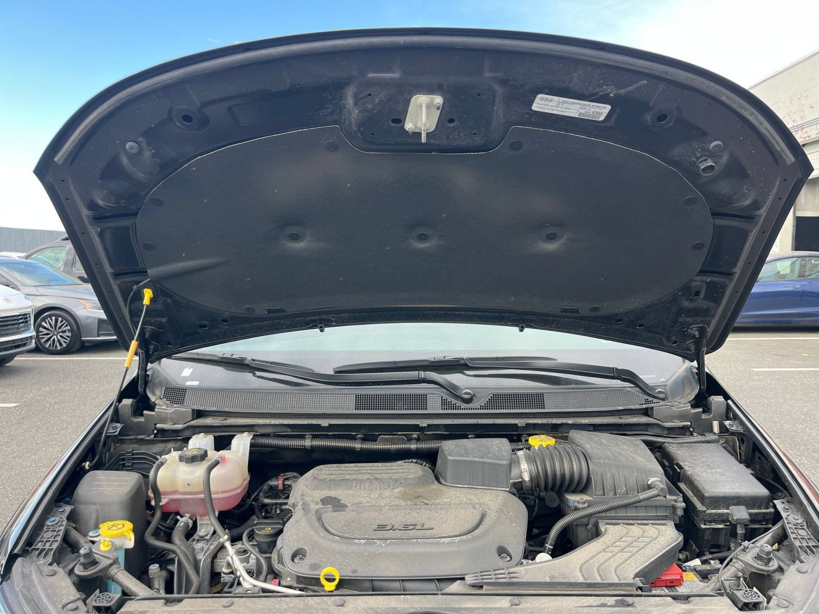 Used 2025 Chrysler Pacifica Select FWD image 34