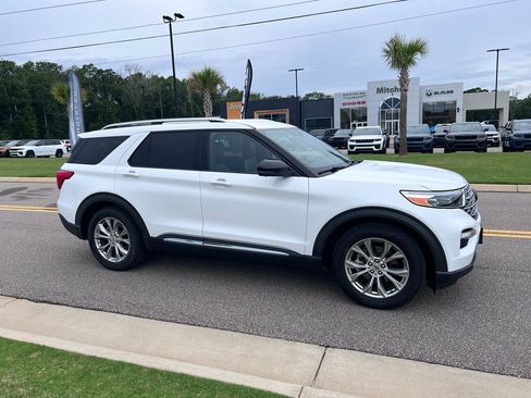 Used 2020 Ford Explorer Limited RWD image 3