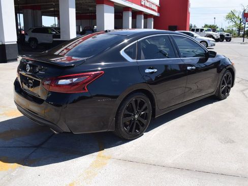 Used 2018 Nissan Altima 2.5 SR w/ SR Midnight Edition image 3