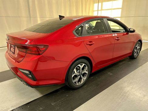 Used 2021 Kia Forte LXS image 2
