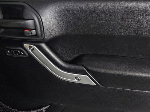 Used 2015 Jeep Wrangler Unlimited Sahara image 30