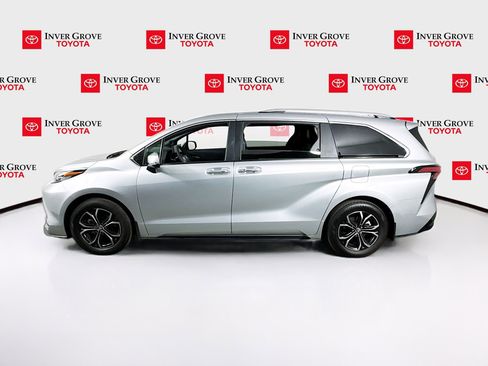 Certified 2025 Toyota Sienna Platinum AWD/4WD image 8