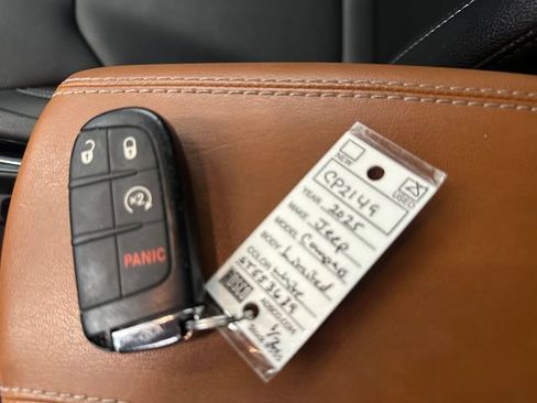 Used 2025 Jeep Compass Limited AWD/4WD image 32