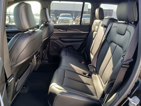 New 2025 Jeep Grand Cherokee Limited w/ Luxury Tech Group II AWD/4WD image 14